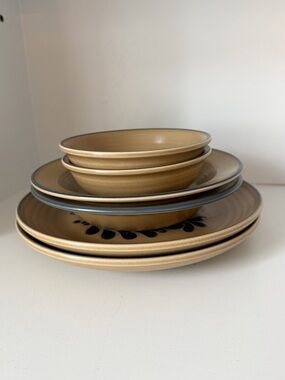 Vintage Pfaltzgraff Folk Art Pattern 6-piece dish set